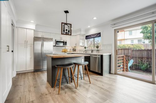 2442 Wright Ct, South San Francisco CA  94080-5257 exterior