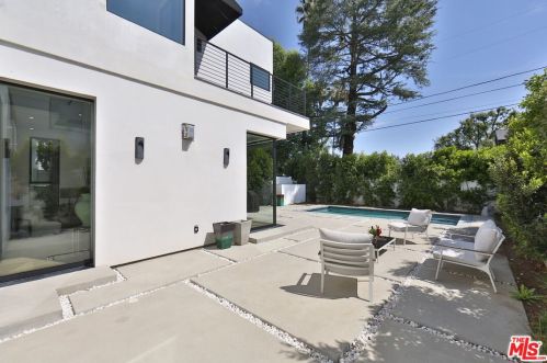 5128 Noble Ave, Van Nuys CA  91403-1376 exterior