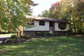 6 Carol Pl, North Greenbush, NY 12198-7301