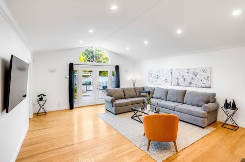 11814 Hesby St, North Hollywood CA  91607-3218 exterior
