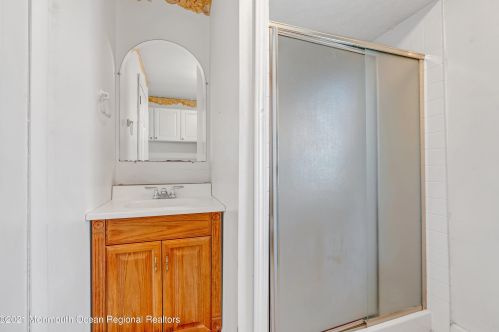 20 Irving Pl, Tinton Falls NJ  07724-1607 exterior