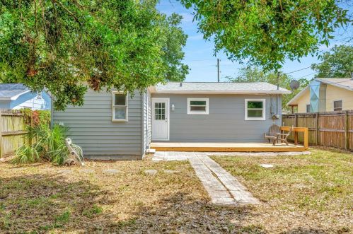 1047 48th Ave, Saint Petersburg FL  33703-3633 exterior