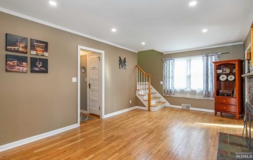 55 Demarest Ave, Oakland NJ  07436-2603 exterior