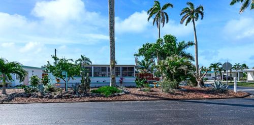8904 Pine St, Boynton Beach, FL 33436-2337