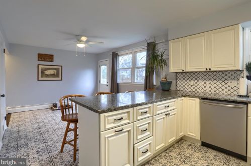 814 Sycamore Dr, Lansdale PA  19446-3128 exterior