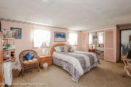 40 Irving Pl, Tinton Falls NJ  07724-1625 exterior