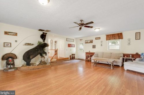 125 Dixie Dr, Red Lion PA  17356-1110 exterior