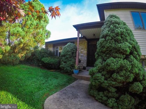 619 Davis Rd, Cheltenham PA  19012-1636 exterior