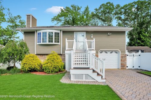 61 Venice Dr, Bricktown NJ  08723-6976 exterior