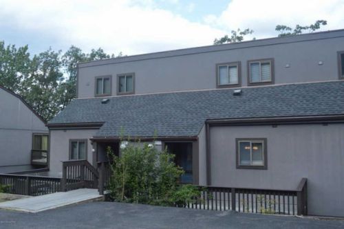 121 Cross Country Ln, Tannersville, PA 18372-7708