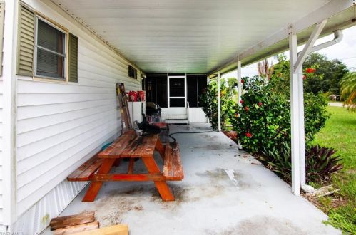 4743 Sandpiper Dr, Saint James City FL  33956-2810 exterior