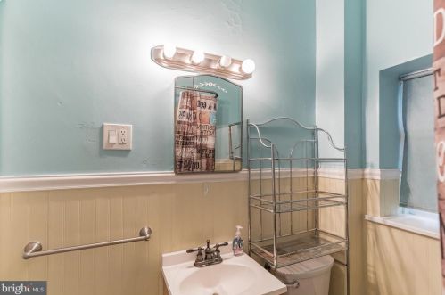 415 Chelten Ave, Philadelphia PA 19144-4403 exterior