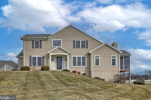 208 Daisy Dr, Navy Sup Dpt, PA 17050-3723