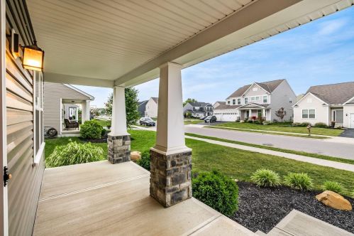8000 Narrow Leaf Dr, Blacklick, OH 43004-6045