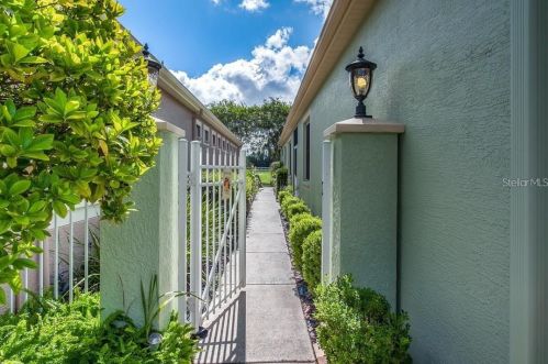 7618 Berna Ln, Land O Lakes, FL 34637-7402