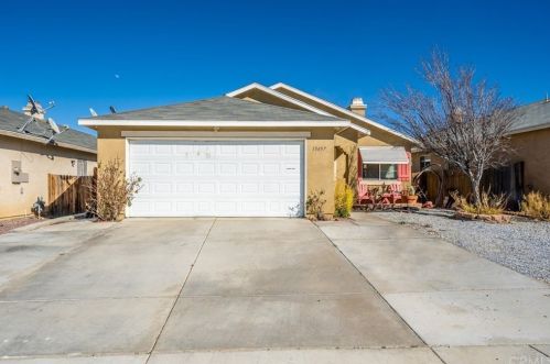 13457 Merry Oaks St, Victorville, CA 92392-1230