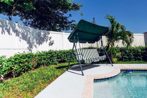 203 8th St, Dania Beach FL  33004-4441 exterior