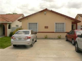 3176 73rd Pl, Hialeah, FL 33018-5263