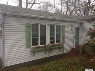 7 Warren Ave, Hauppauge, NY 11779-1935