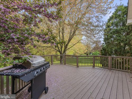 12825 Tournament Dr, Herndon VA  20191-5861 exterior