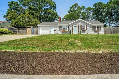 161 Gainsville Dr, Warwick, RI 02886-7915