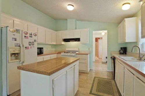 6 Whispering Way, Lodi CA  95242-9563 exterior