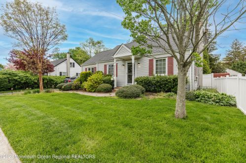 2 Schiverea Ave, East Freehold NJ  07728-1825 exterior