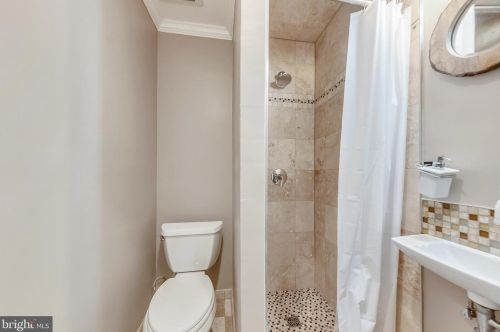 1826 18th St, Washington DC 20009-1707 exterior