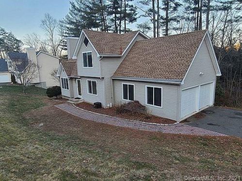 23 Starwood Ln, Beacon Falls, CT 06403-1458