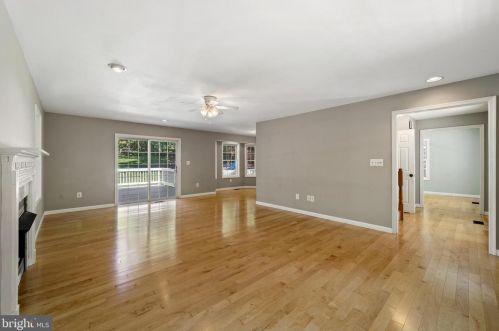 8819 Clinton Dr, Nokesville VA  20181-3205 exterior