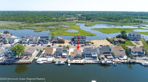 32 Royal Dr, Bricktown NJ  08723-6731 exterior