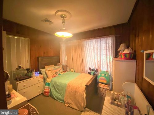 2122 Edgewood Ave, Easton PA  18045-2216 exterior