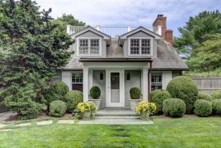 103 Meetinghouse Ln, Promised Land, NY 11930-2330