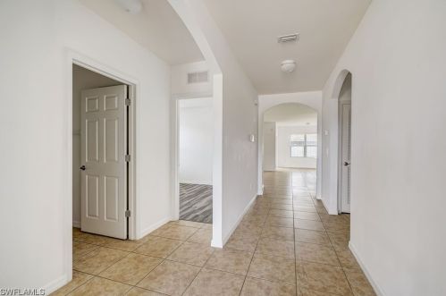 2709 4th Pl, Cape Coral, FL 33914-4439