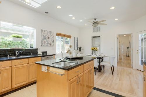 2110 Hanover St, Palo Alto CA  94306-1244 exterior