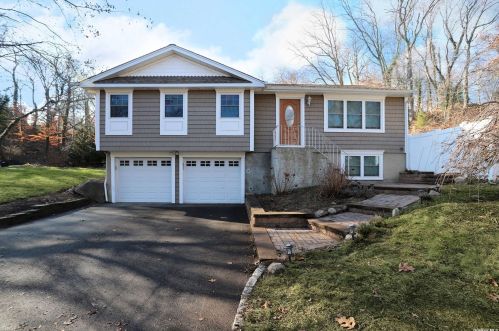 37 Hill St, Northport, NY 11768-2021