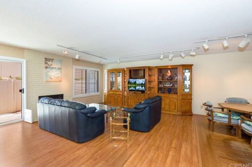 20056 Avenue Of The Oaks, Santa Clarita CA  91321-1361 exterior