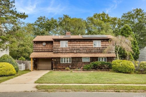 188 Choir Ln, Westbury, NY 11590-5733