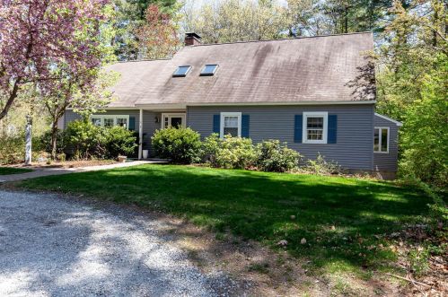 10 Nichols Rd, Amherst, NH 03031-3104