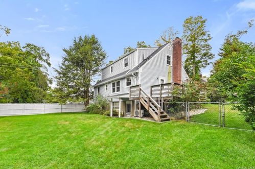 1587 Hanover St, Yorktown Hgts NY  10598-4711 exterior