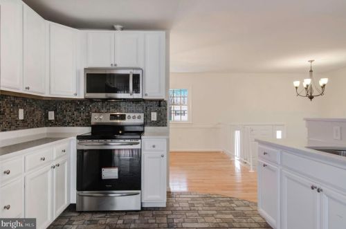 13404 Nickleson Dr, Woodbridge VA  22193-4131 exterior
