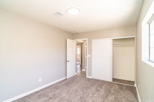 5477 Myrtle Ave, Long Beach CA 90807-2440 exterior