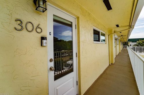 1100 8th Ave, Naples FL  34102-6928 exterior