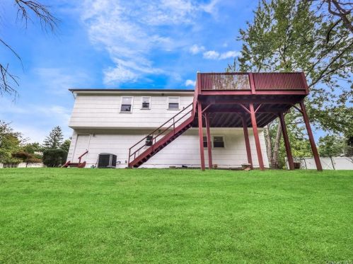 8 Creekview Dr, Thiells NY  10984-1434 exterior