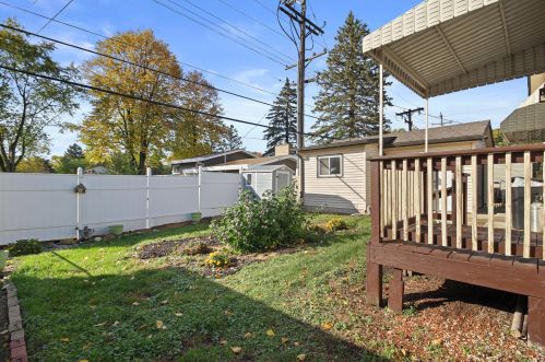 5515 Honey Crk Dr, Milwaukee WI 53221-4012 exterior