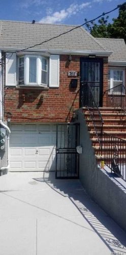 76-11 Conduit Ave, Jamaica, NY 11417-1220
