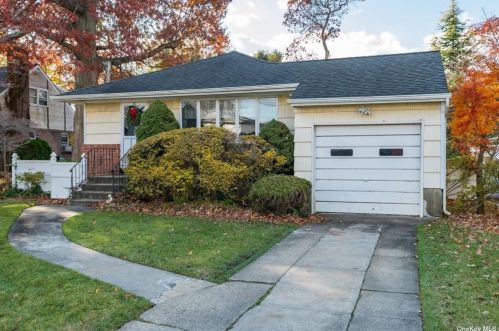 934 Oakland Ct, North Bellmore, NY 11710-1018