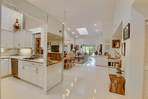 8425 Springlake Dr, Boca Raton FL  33496-4904 exterior