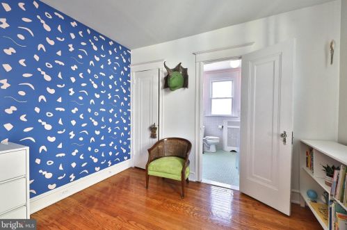 425 Gln Echo Rd, Philadelphia PA 19119-2915 exterior