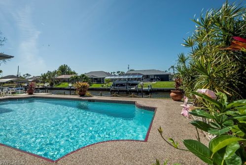 238 37th Ter, Cape Coral, FL 33904-4842